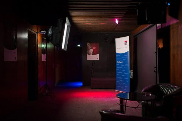 Fotograf Fotowand mit professioneller Ausleuchtung (Sponsoring Wall, Logowand, Step & Repeat wall for Sponsoring and PR)