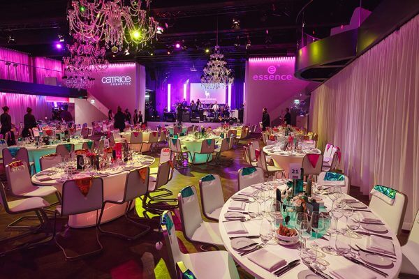 Fotograf Weihnachtsfeier Frankfurt | Cosnova © offenblen.de Fotograf Weihnachtsfeier Frankfurt | Cosnova © offenblen.de