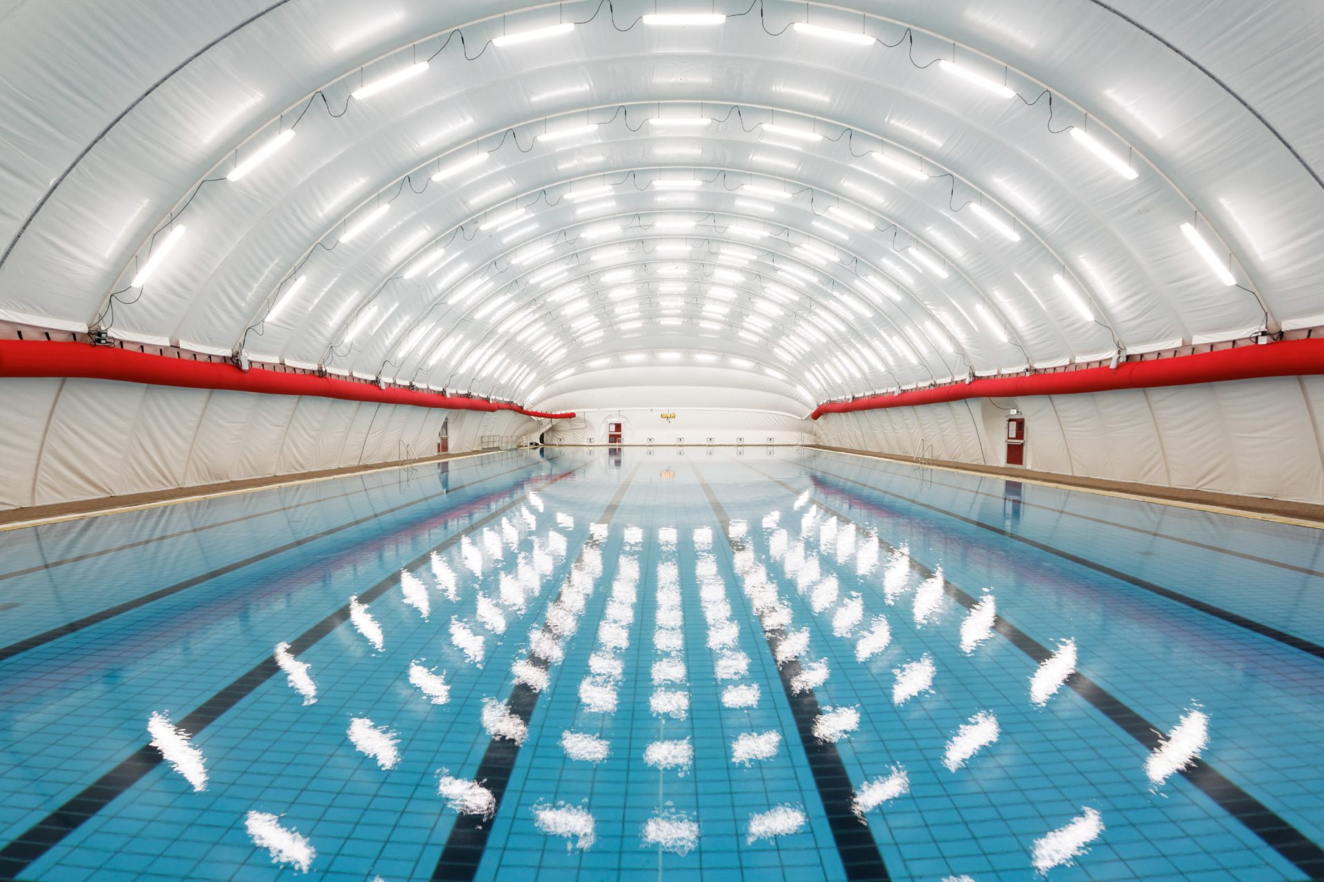 Architekturfotografie im Schwimmbad © Offenblende / Albrecht