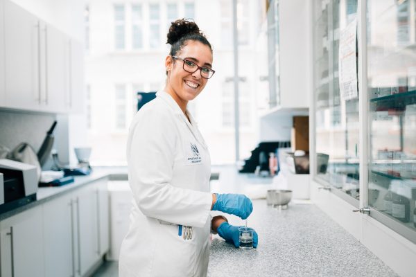 Apotheker / Mitarbeiterfotos © Offenblende / Joshua JAH