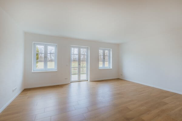 Büro-Staging für Gewerbeimmobilien (Virtuelles Staging vorher) Büro-Staging für Gewerbeimmobilien (Virtuelles Staging vorher)