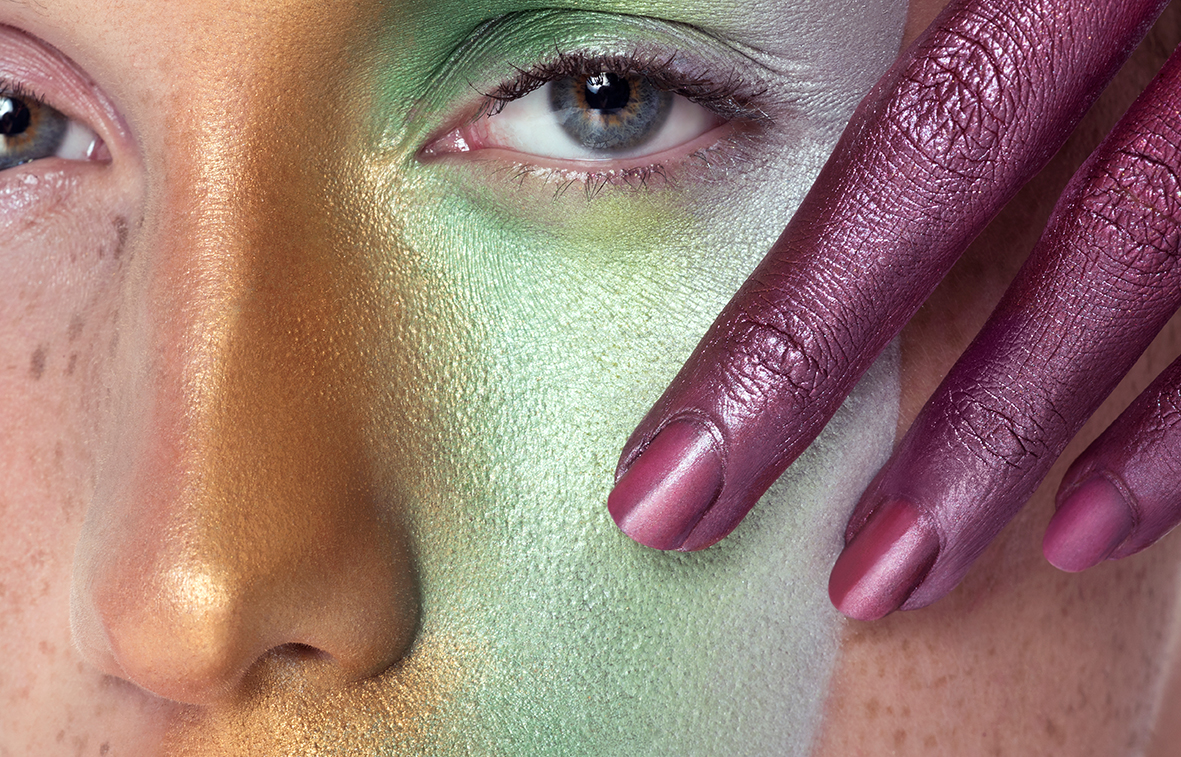 Camilla ist Fotografin im Bereich der Beautyfotografie