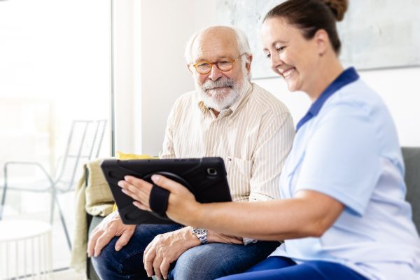 Werbefotograf: Imagefotos Fotograf "Ambulanter Pflegedienst" © Offenblende / Christian CHM Werbefotograf: Imagefotos Fotograf "Ambulanter Pflegedienst" © Offenblende / Christian CHM