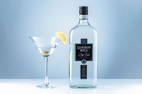 Fotografin mit Fotostudio in Wien für Produktfotografie / Gläser / Flaschen © Offenblende / Marion MAAP