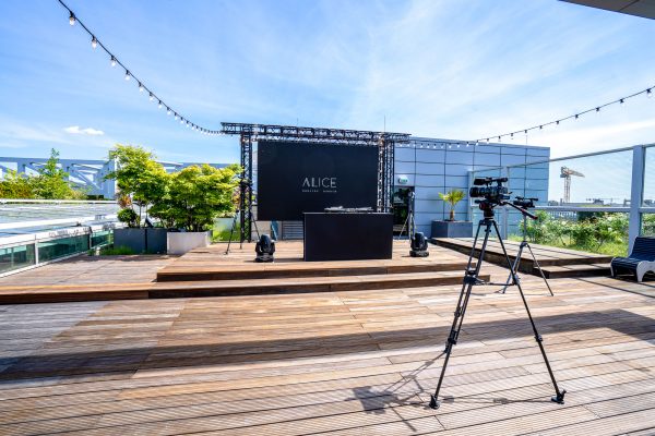 Hybrid Events mit Live-Streaming: Eventlocation Alice Rooftop & Garden Location in Berlin | Live-Streaming Studios Hybrid Events mit Live-Streaming: Eventlocation Alice Rooftop & Garden Location in Berlin | Live-Streaming Studios