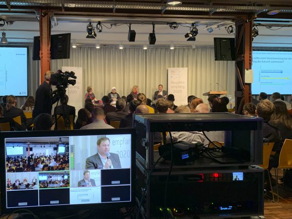 Videoproduktion: Konferenzmitschnitt und Live-Stream des D64-Neujahrsempfang Videoproduktion: Konferenzmitschnitt und Live-Stream des D64-Neujahrsempfang