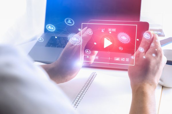 Live Streaming - Übertragung von Events, Konferenzen, Meetings ins Internet! Live Streaming - Übertragung von Events, Konferenzen, Meetings ins Internet!